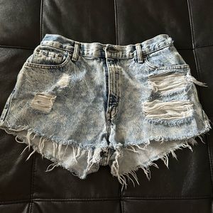 Levi’s 550 distressed jean shorts